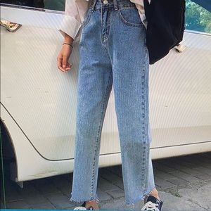 QOLOS- Cropped Straight Fit Jeans